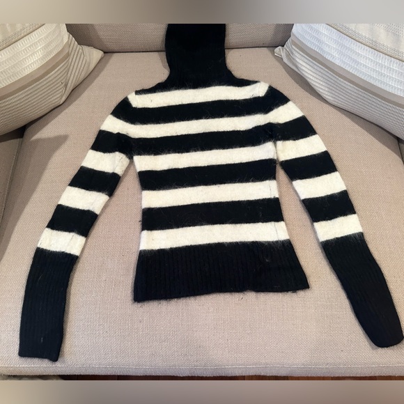 Bebe - Picture 3 of 7